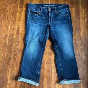 EUC American Eagle, dark wash denim artist, crop jeans￼